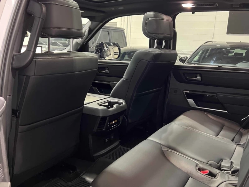 Toyota Sequoia * Limited 4WD * CARFAX/NAVI/DIS/PANO/2026, снимка 11 - Автомобили и джипове - 53301973
