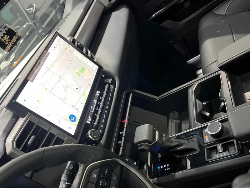 Toyota Sequoia * Limited 4WD * CARFAX/NAVI/DIS/PANO/2026, снимка 12 - Автомобили и джипове - 53301973