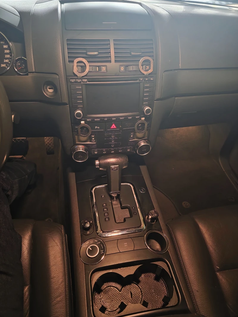 VW Touareg, снимка 9 - Автомобили и джипове - 53445524