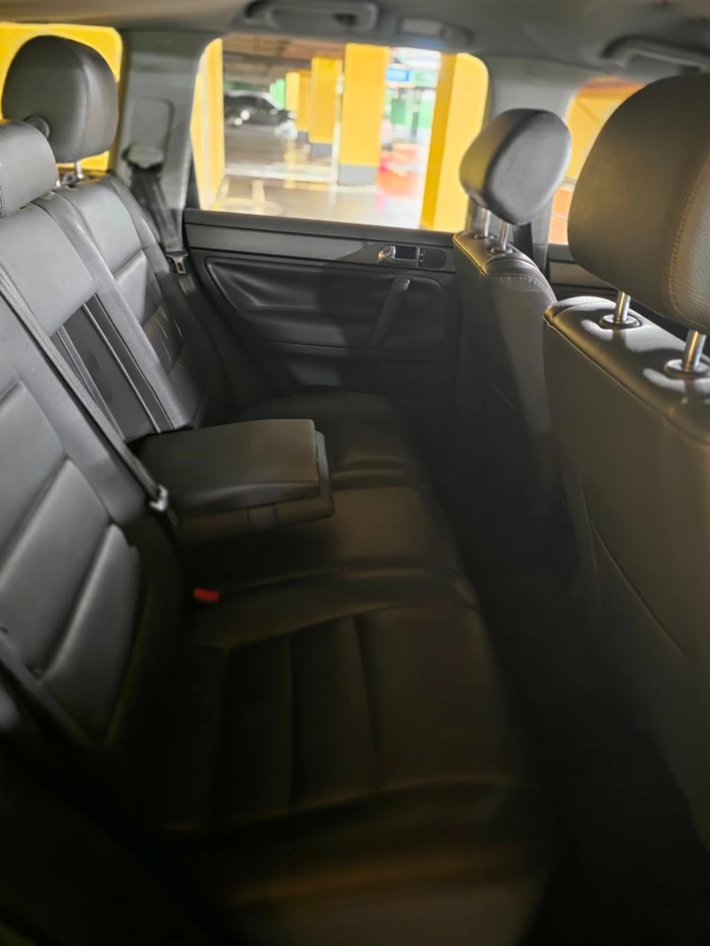 VW Touareg, снимка 8 - Автомобили и джипове - 53445524