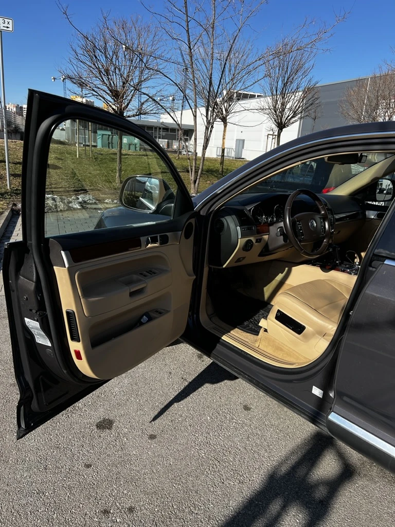 VW Touareg, снимка 8 - Автомобили и джипове - 53617251