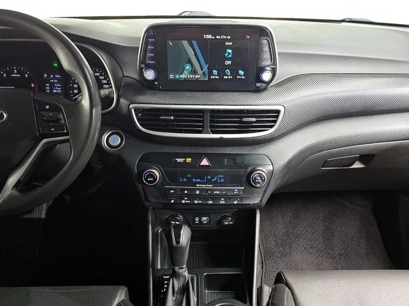 Hyundai Tucson 2.0 2Wd Smart, снимка 13 - Автомобили и джипове - 54998902