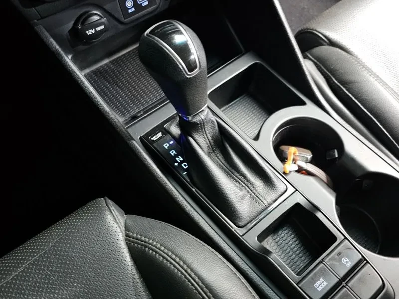Hyundai Tucson 2.0 2Wd Smart, снимка 9 - Автомобили и джипове - 54998902