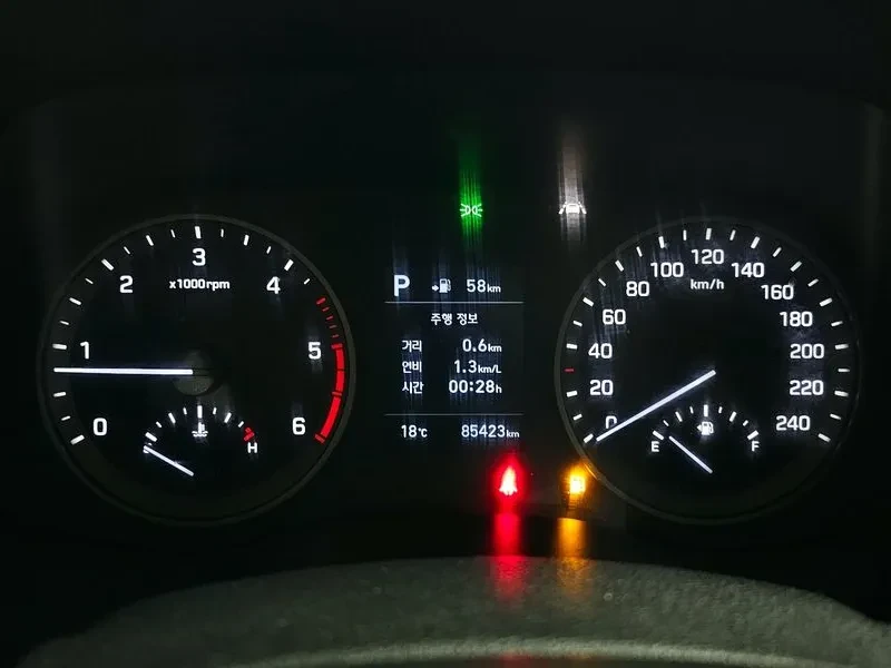 Hyundai Tucson 2.0 2Wd Smart, снимка 8 - Автомобили и джипове - 54998902