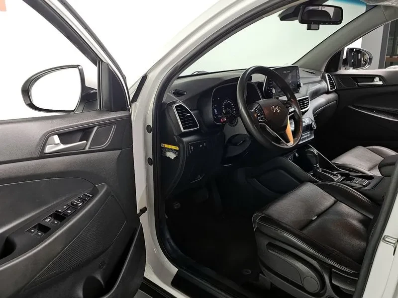 Hyundai Tucson 2.0 2Wd Smart, снимка 10 - Автомобили и джипове - 54998902