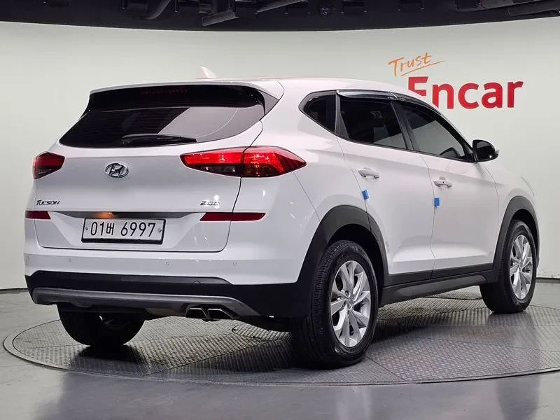 Hyundai Tucson 2.0 2Wd Smart, снимка 2 - Автомобили и джипове - 54998902
