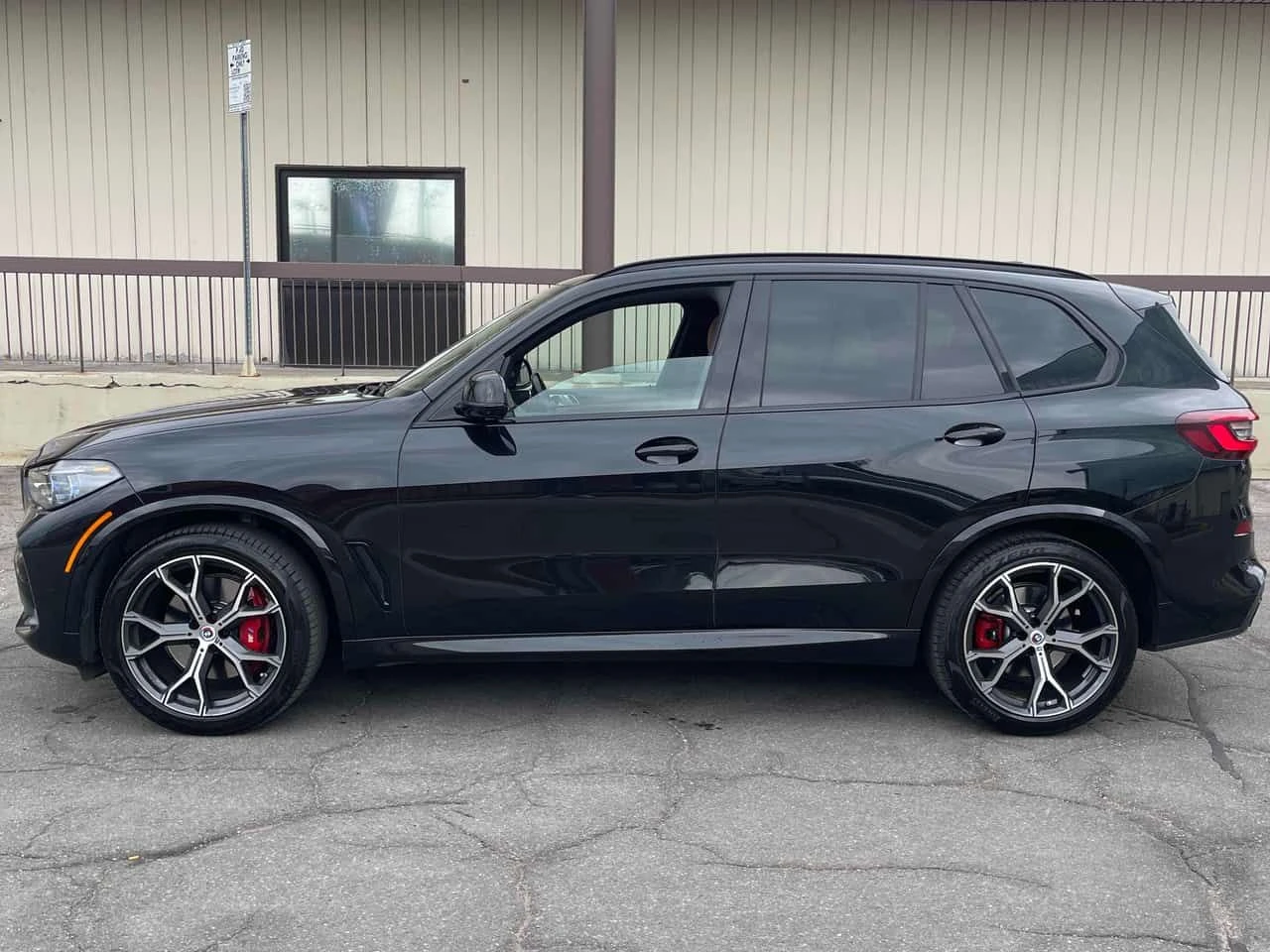 BMW X5 | DISTRONIC | ЛАЗЕРИ | HUD | HARMAN KARDON | , снимка 2 - Автомобили и джипове - 54577552