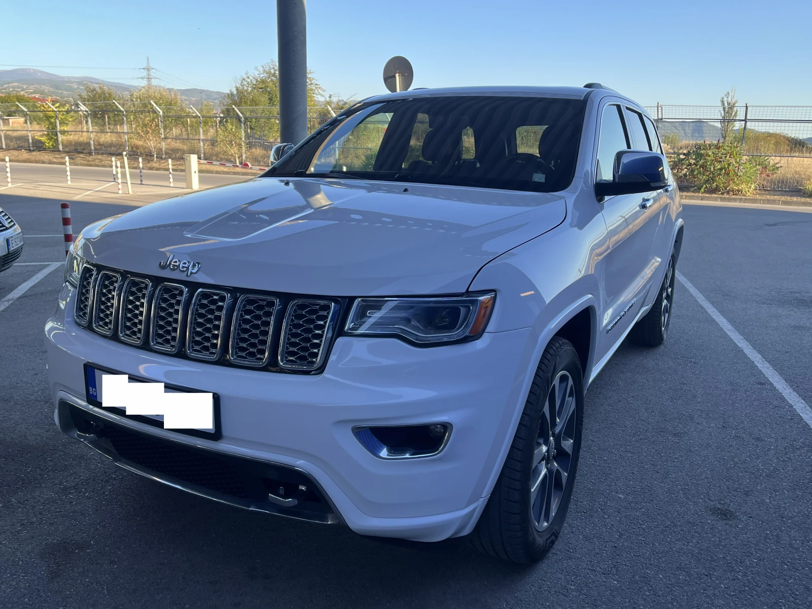Jeep Grand cherokee Overland, снимка 7 - Автомобили и джипове - 56379696