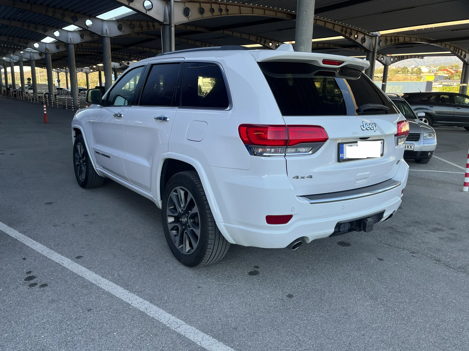 Jeep Grand cherokee Overland, снимка 4 - Автомобили и джипове - 56379696