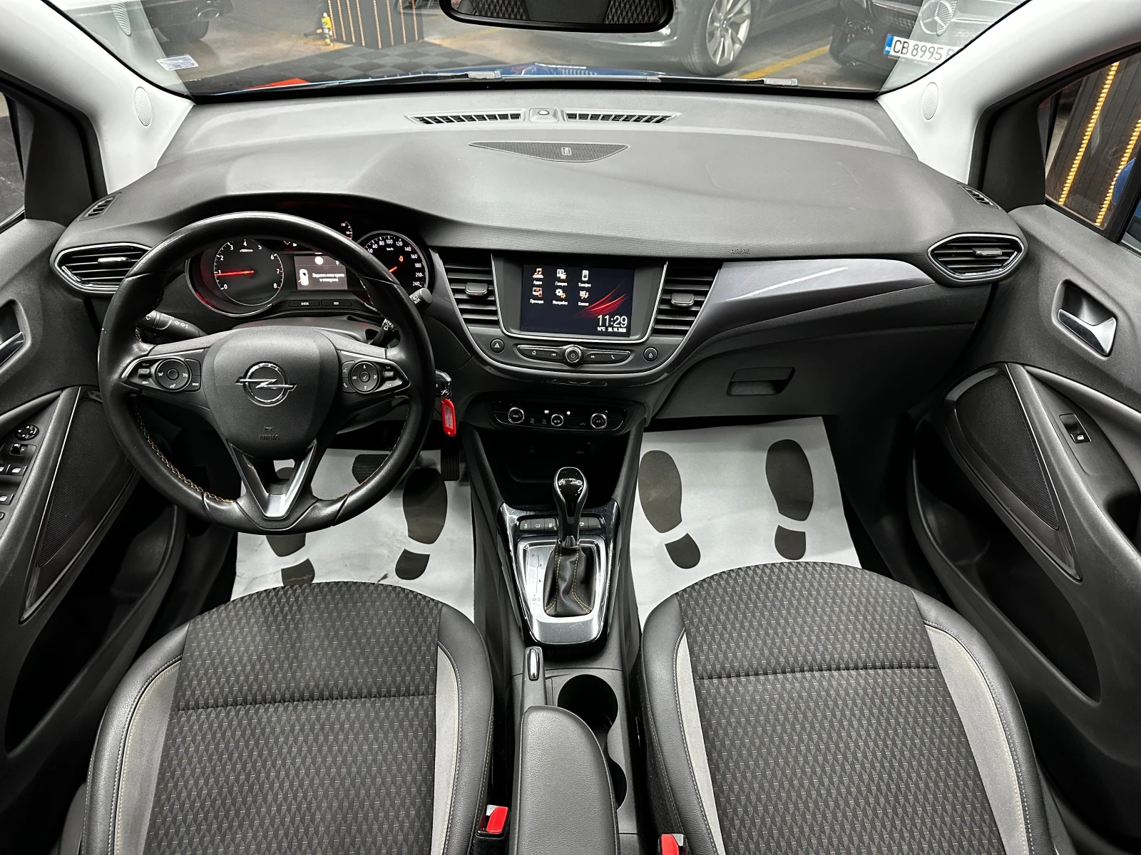 Opel Crossland X 1.2i 110 к.с./реални км/сервизна история/от БГ , снимка 9 - Автомобили и джипове - 56703137
