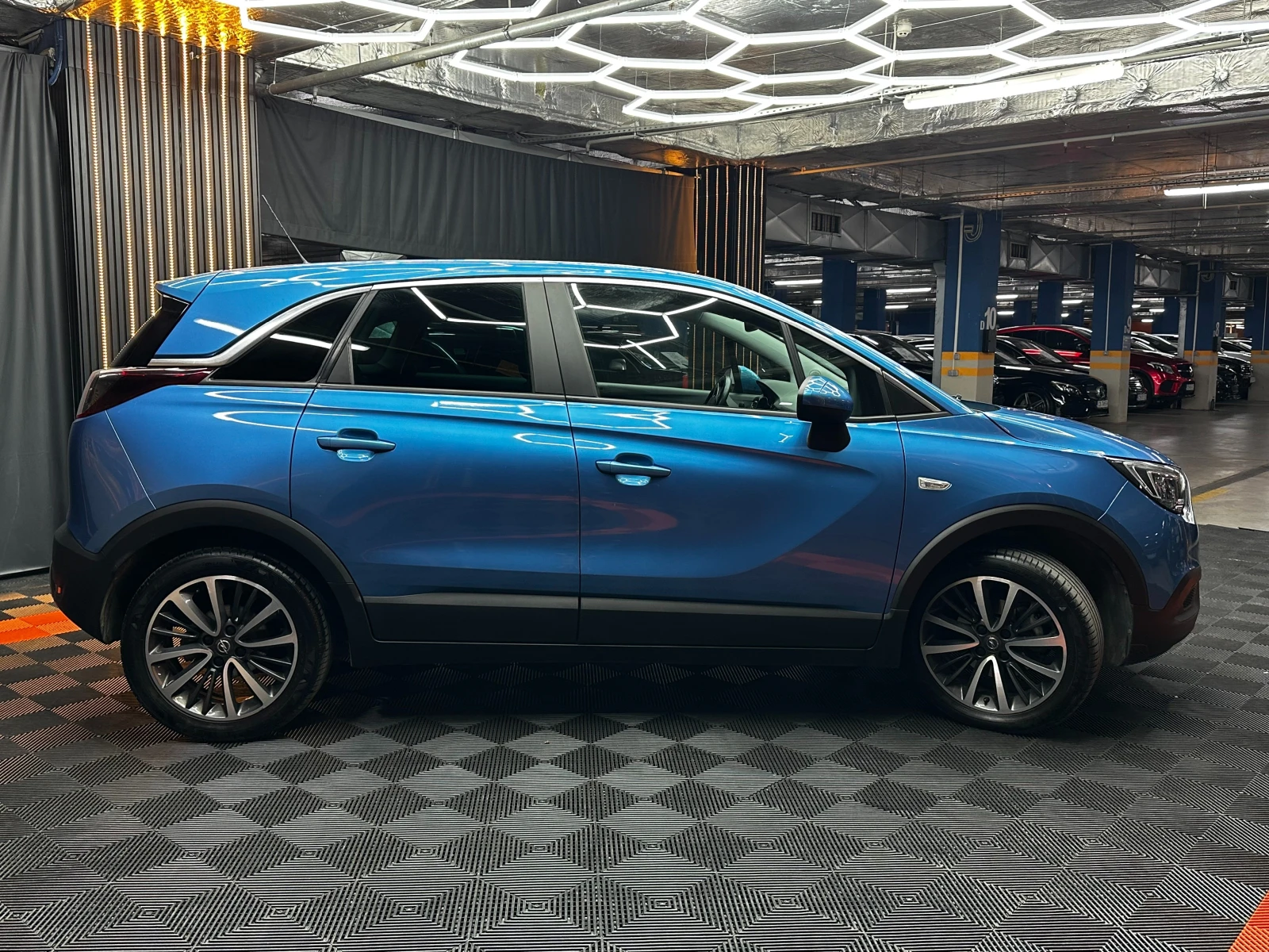 Opel Crossland X 1.2i 110 к.с./реални км/сервизна история/от БГ , снимка 4 - Автомобили и джипове - 56703137