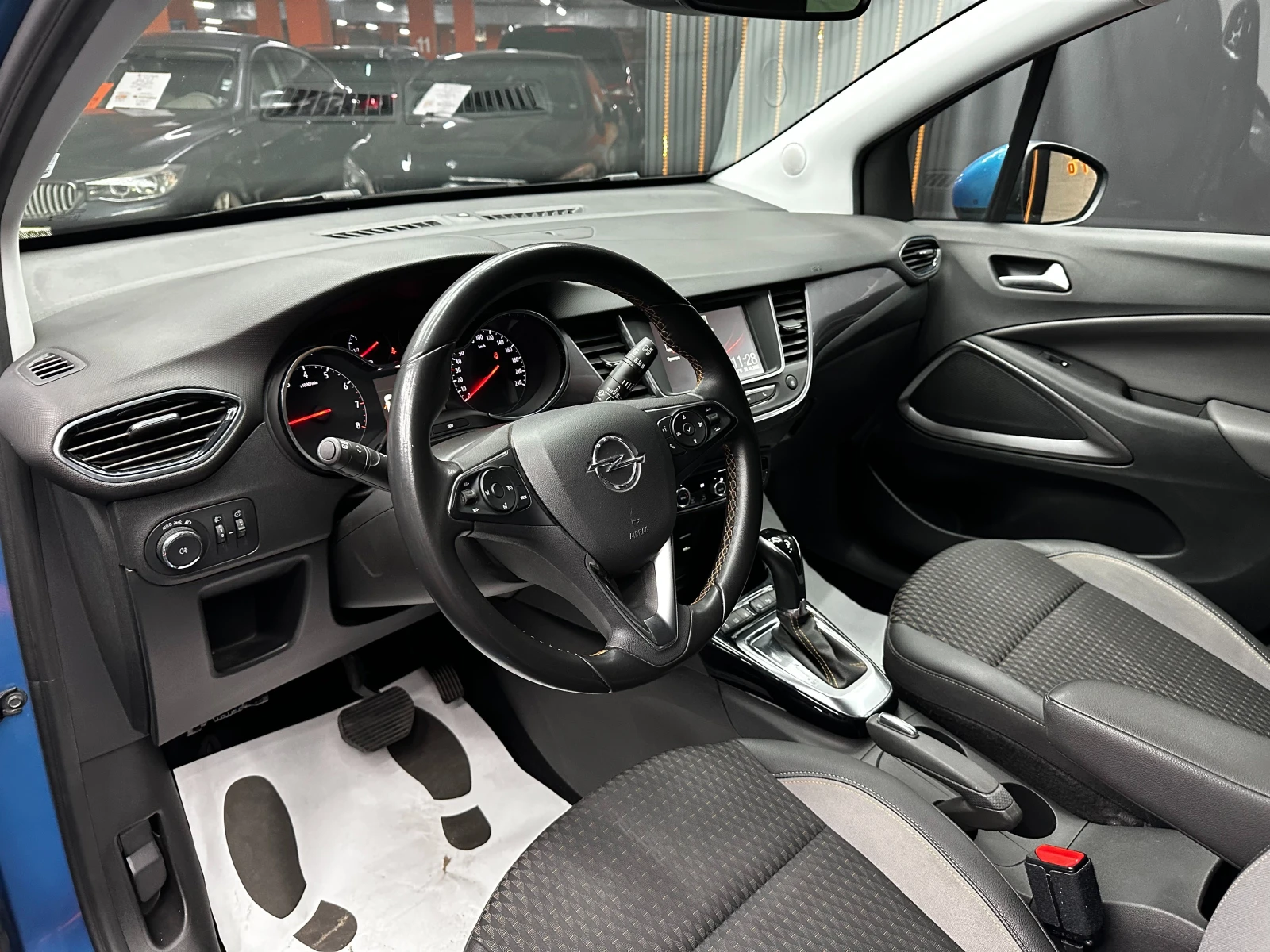 Opel Crossland X 1.2i 110 к.с./реални км/сервизна история/от БГ , снимка 7 - Автомобили и джипове - 56703137