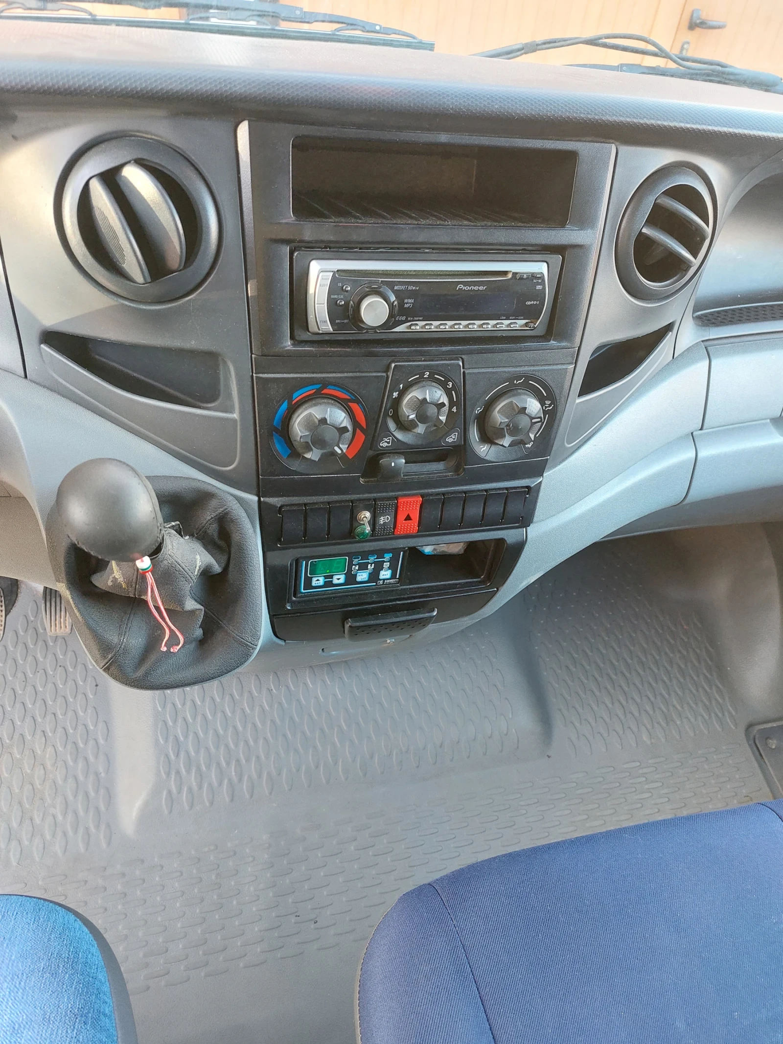 Iveco Daily Хладилен, снимка 7 - Бусове и автобуси - 53828190