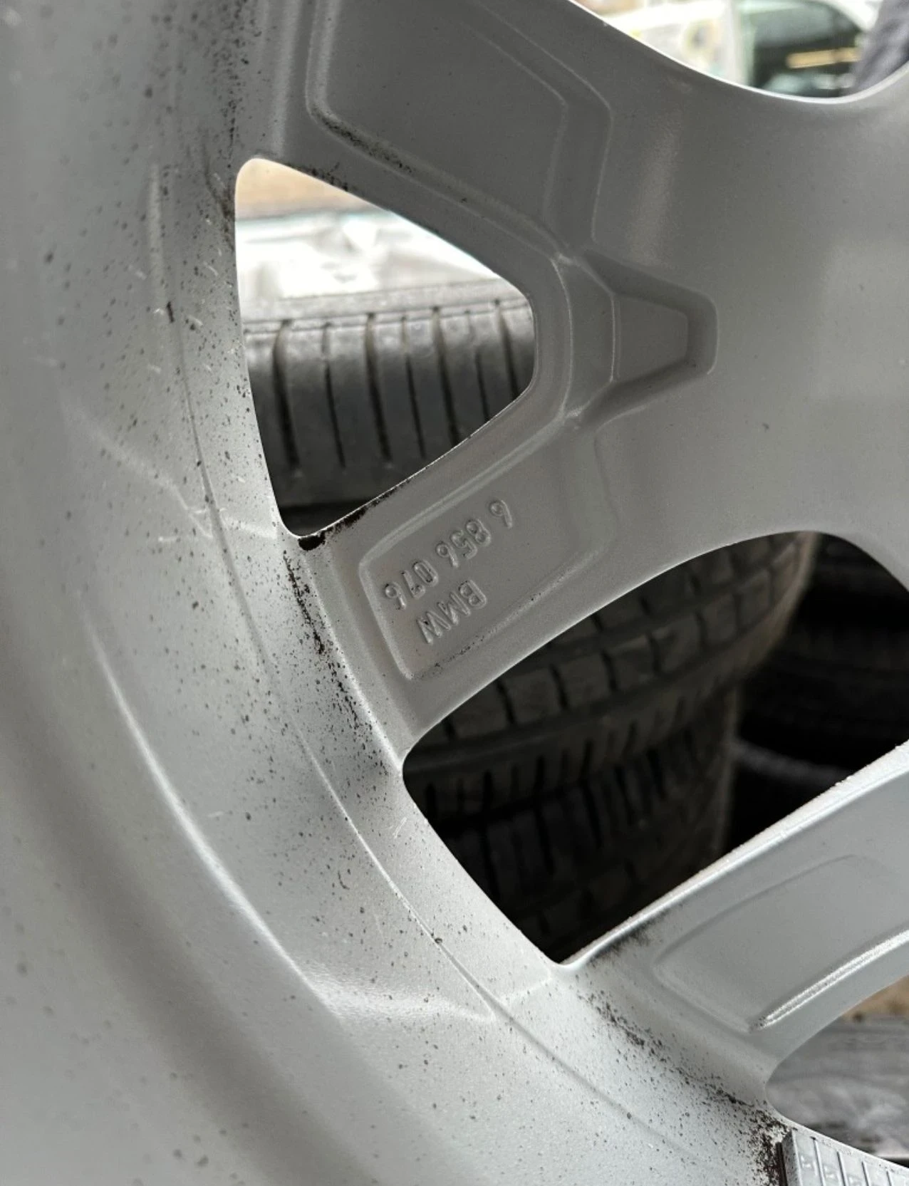 Гуми с джанти Pirelli 205/60R17, снимка 4 - Гуми и джанти - 55999288