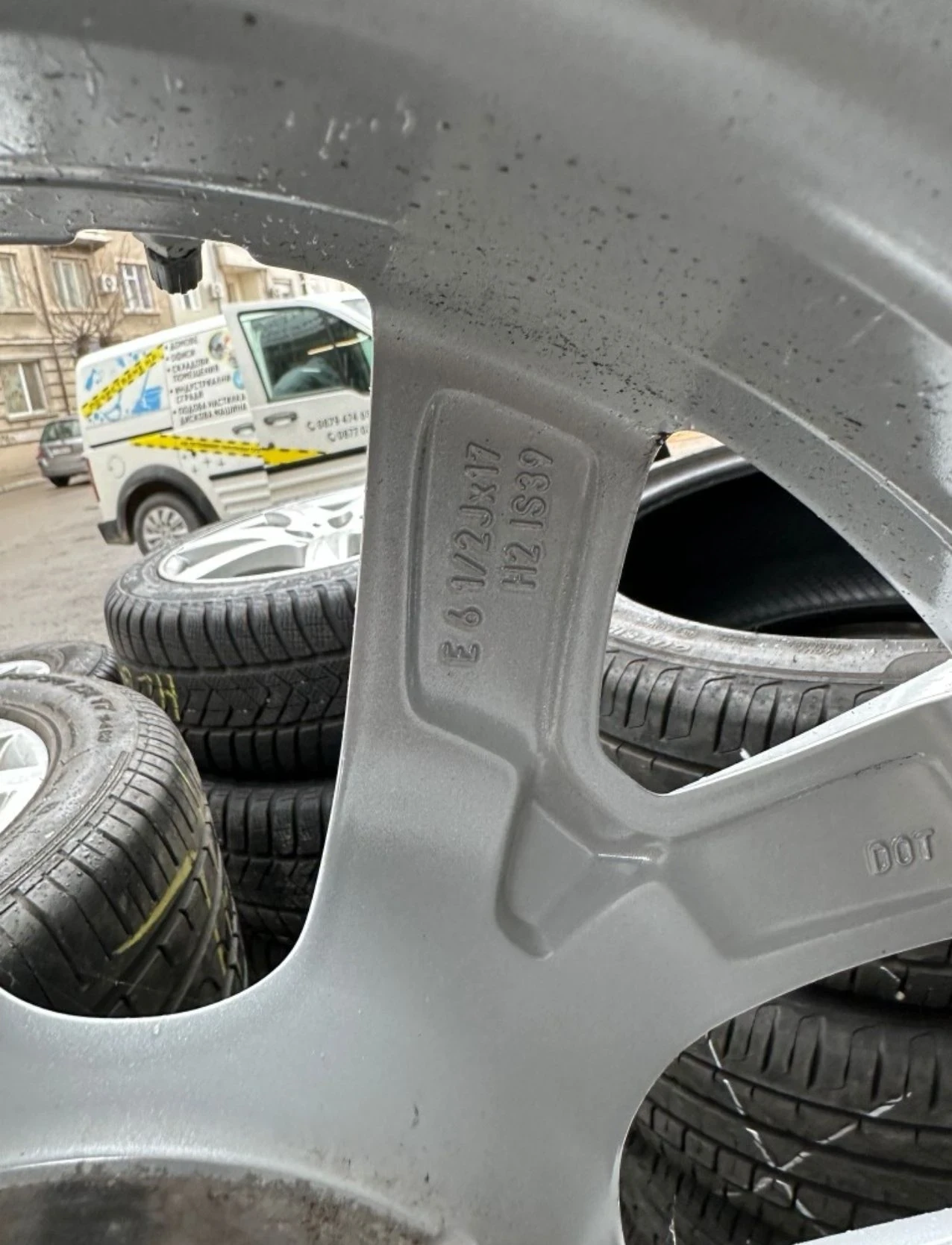 Гуми с джанти Pirelli 205/60R17, снимка 3 - Гуми и джанти - 55999288