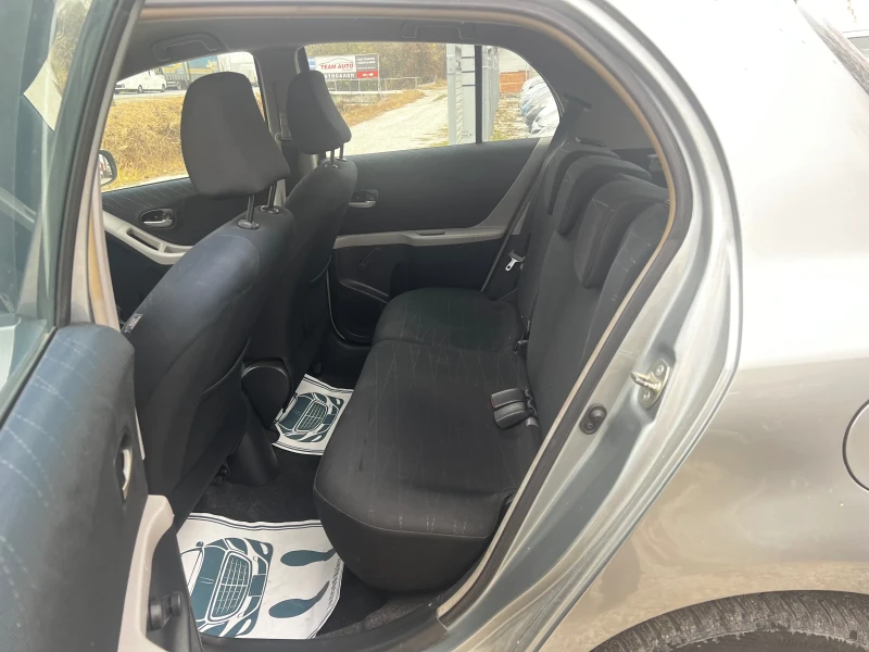 Toyota Yaris 1.3i 155000km TOP, снимка 12 - Автомобили и джипове - 48062540