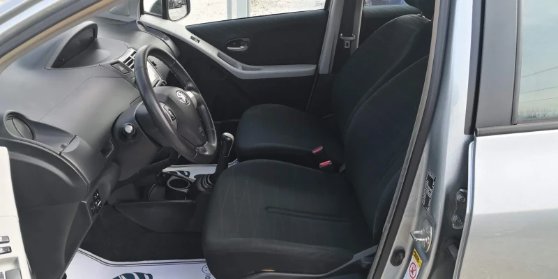 Toyota Yaris 1.3i 155000km TOP, снимка 10 - Автомобили и джипове - 48062540