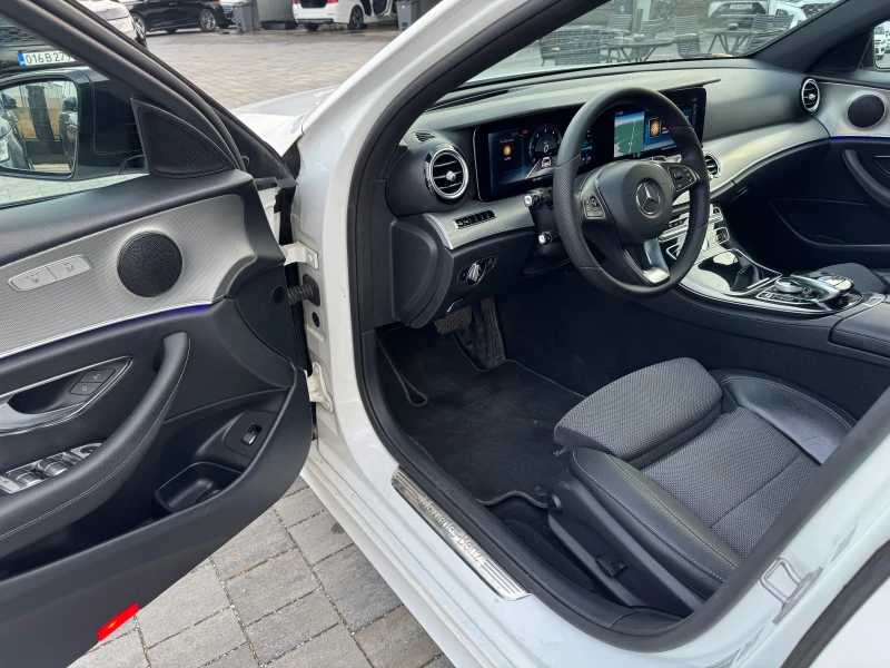 Mercedes-Benz E 220 * 4MATIC* PANORAMA* , снимка 8 - Автомобили и джипове - 48449610