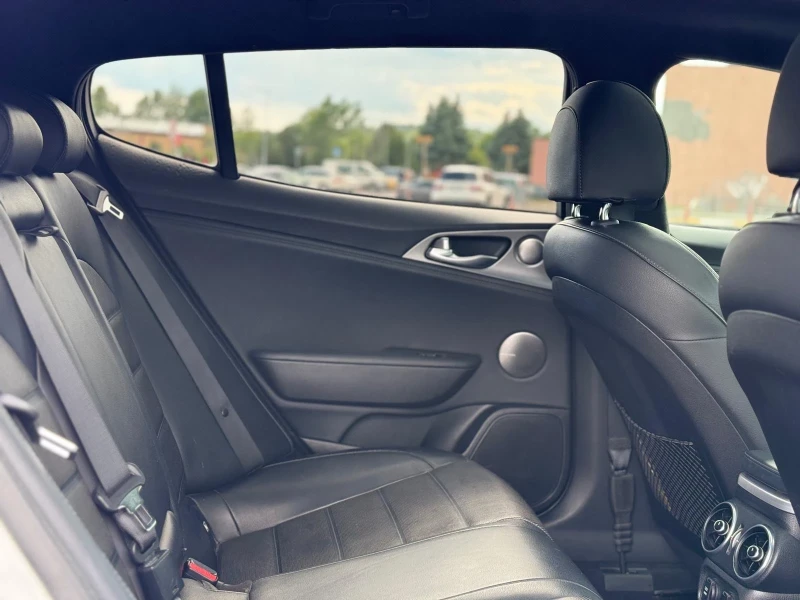 Kia Stinger 4WD  ЛИЗИНГ 100% Одобрение, снимка 12 - Автомобили и джипове - 50306216