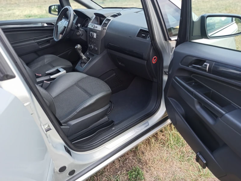Opel Zafira, снимка 12 - Автомобили и джипове - 52324945