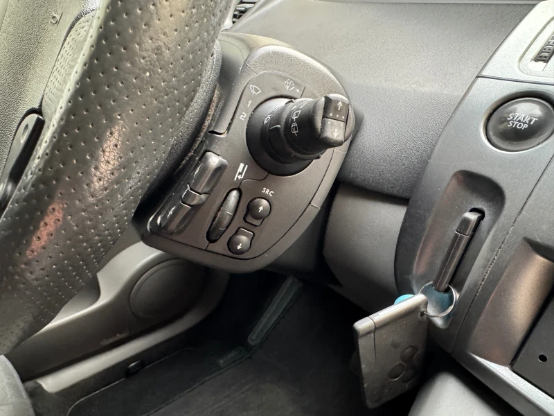 Renault Grand scenic 2.0i Aвтоматик 7 места, снимка 10 - Автомобили и джипове - 52186701