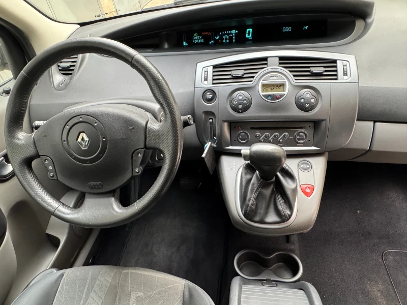 Renault Grand scenic 2.0i Aвтоматик 7 места, снимка 8 - Автомобили и джипове - 52186701