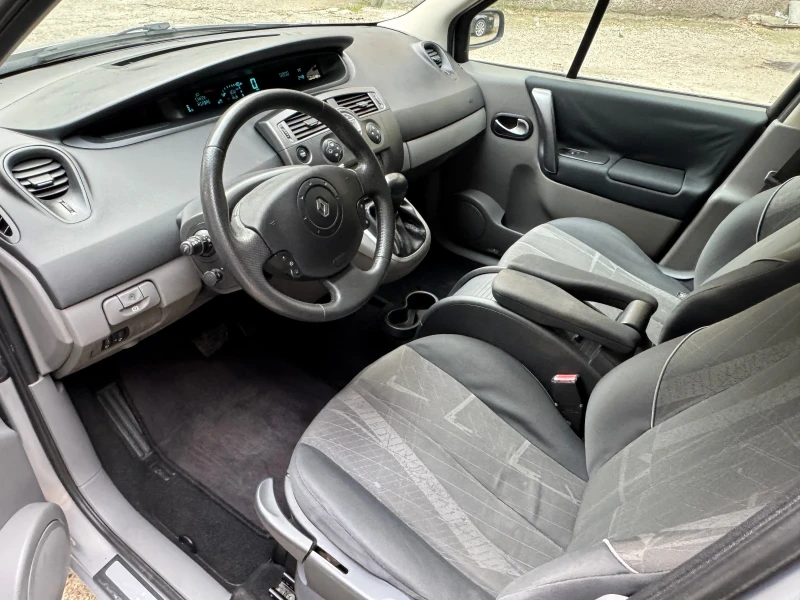 Renault Grand scenic 2.0i Aвтоматик 7 места, снимка 9 - Автомобили и джипове - 52186701