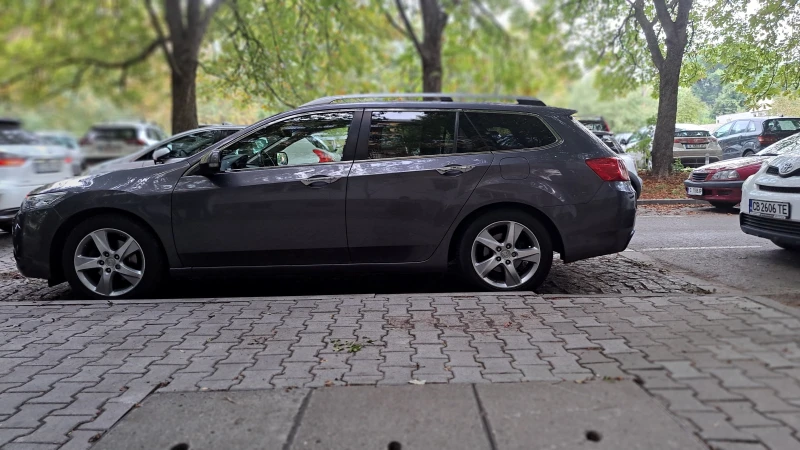 Honda Accord Tourer 2.0 I-VTEC, Lifestyle Facelift , снимка 4 - Автомобили и джипове - 52919360