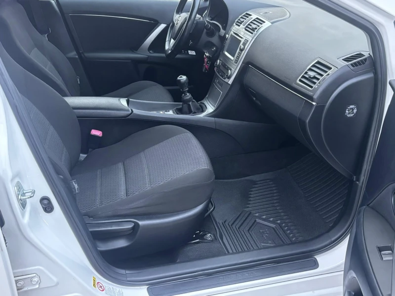 Toyota Avensis 1.8i EURO5, снимка 11 - Автомобили и джипове - 53287169