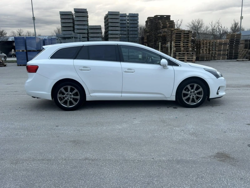 Toyota Avensis 1.8i EURO5, снимка 7 - Автомобили и джипове - 53287169