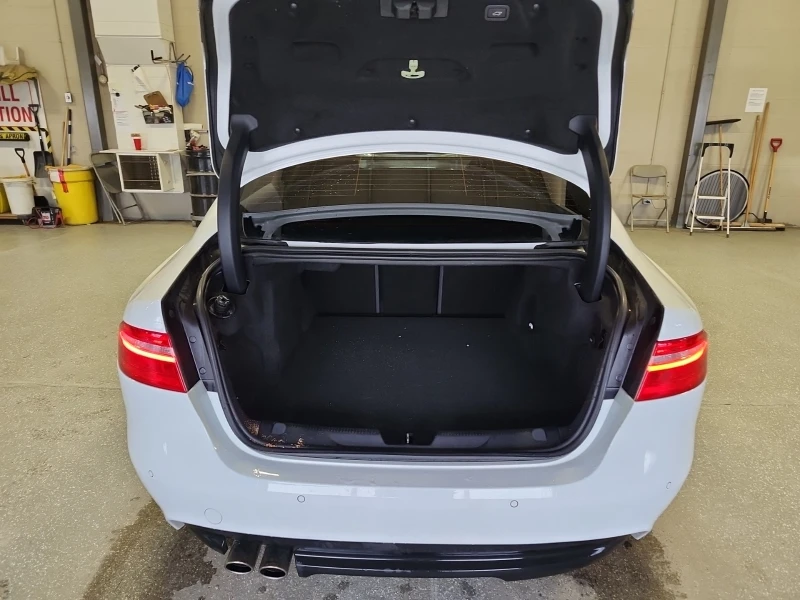 Jaguar XE 2.0 R-SPORT, снимка 11 - Автомобили и джипове - 53386051