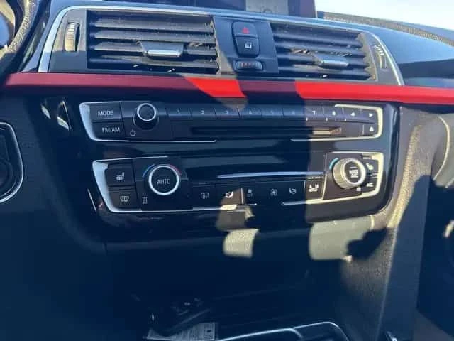 BMW 330 xDrive | PANO | ПОДГРЕВИ | CARFAX, снимка 17 - Автомобили и джипове - 53740645