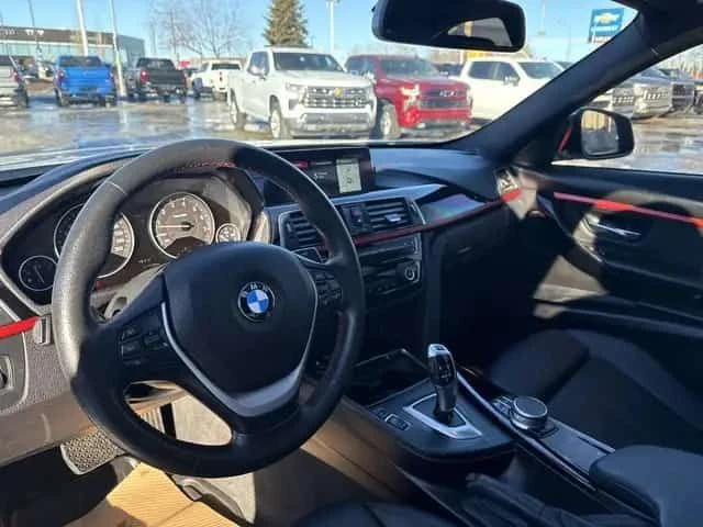 BMW 330 xDrive | PANO | ПОДГРЕВИ | CARFAX, снимка 15 - Автомобили и джипове - 53740645