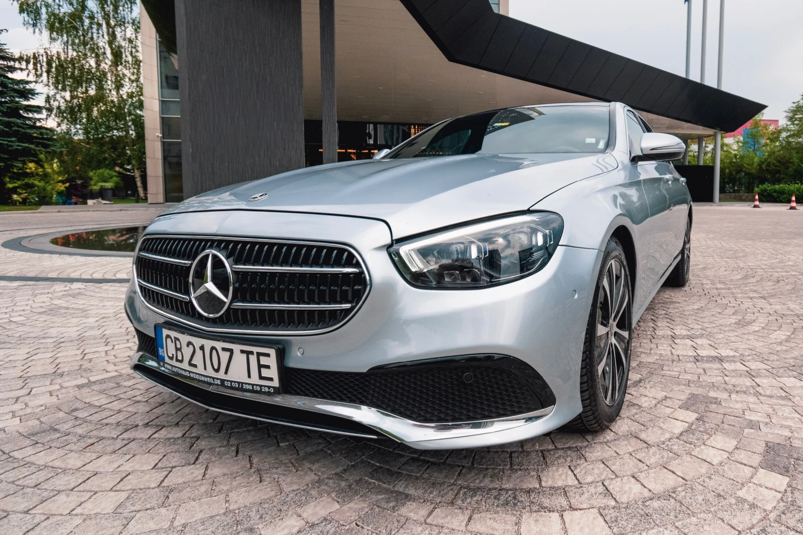 Mercedes-Benz E 220 CDi/PANO/LIZING/Multibeam - изображение 2