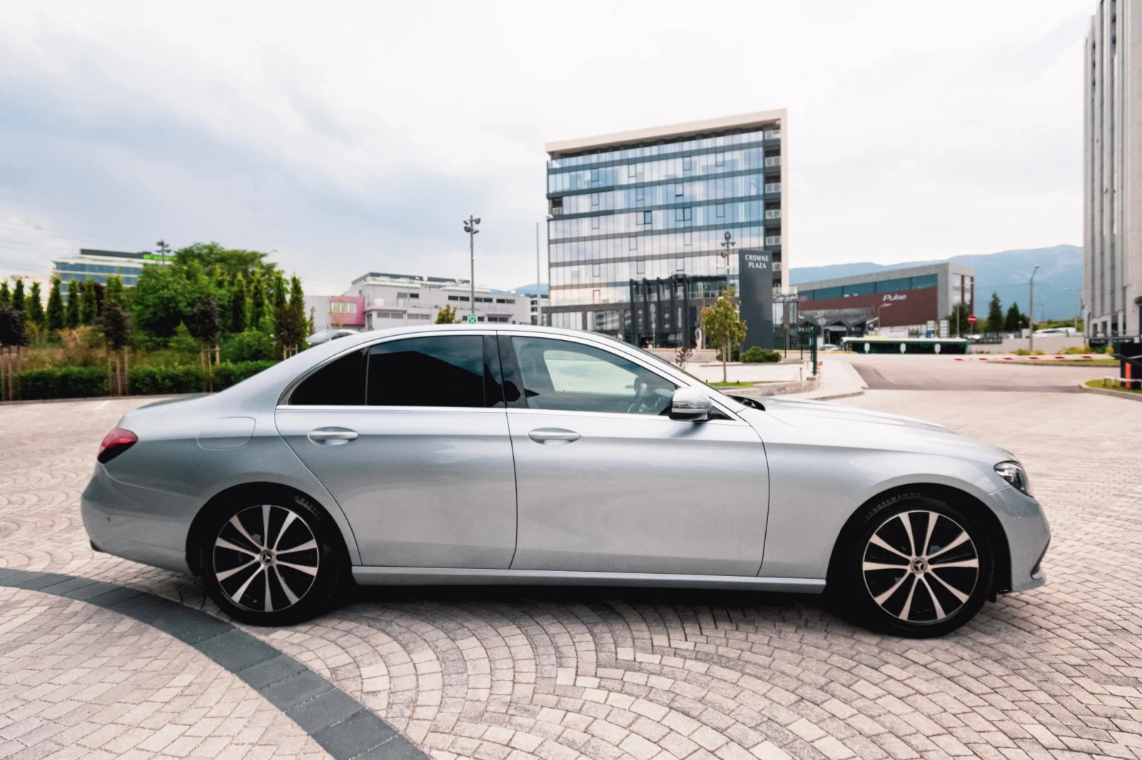 Mercedes-Benz E 220 CDi/PANO/LIZING/Multibeam - изображение 5