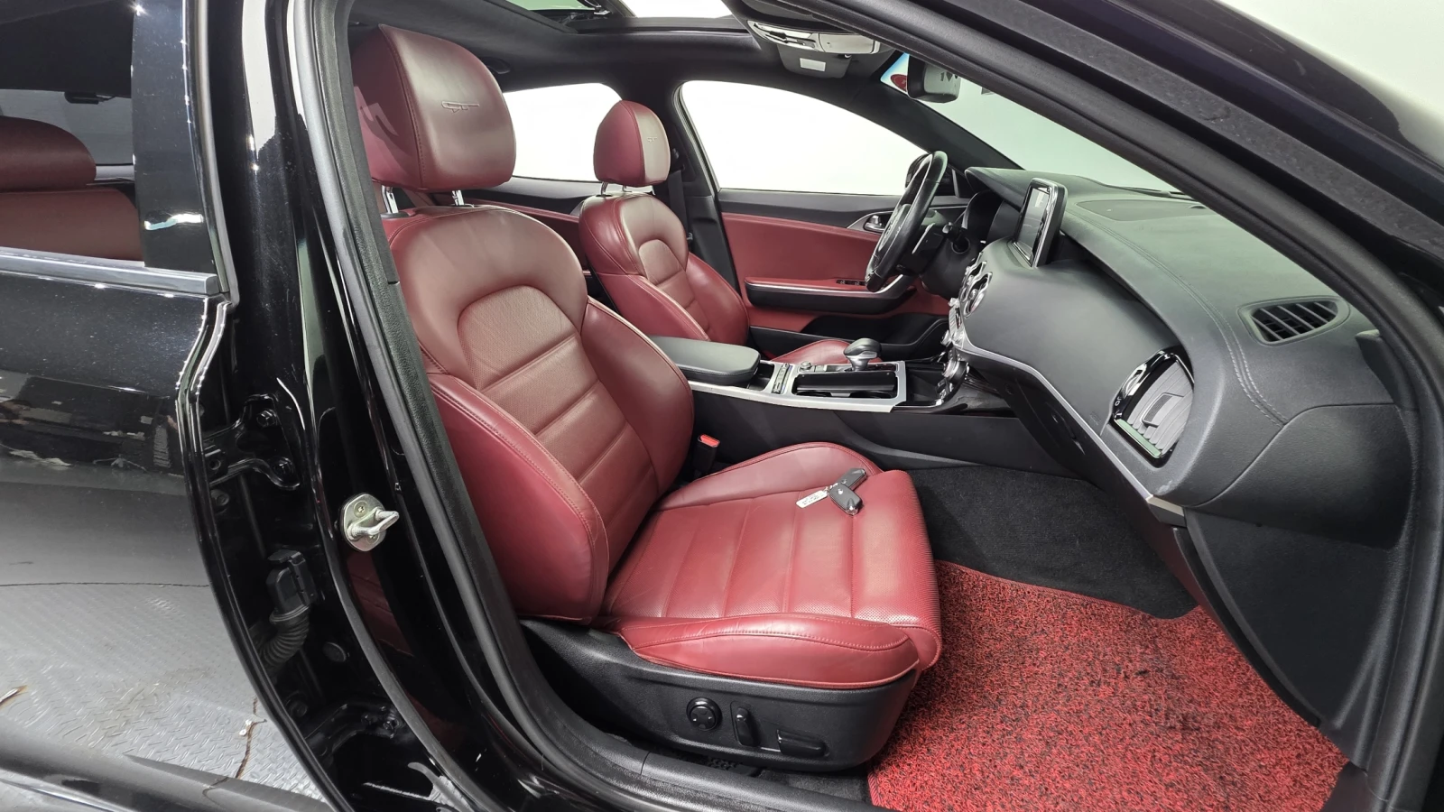 Kia Stinger 3.3T AWD GT - изображение 9