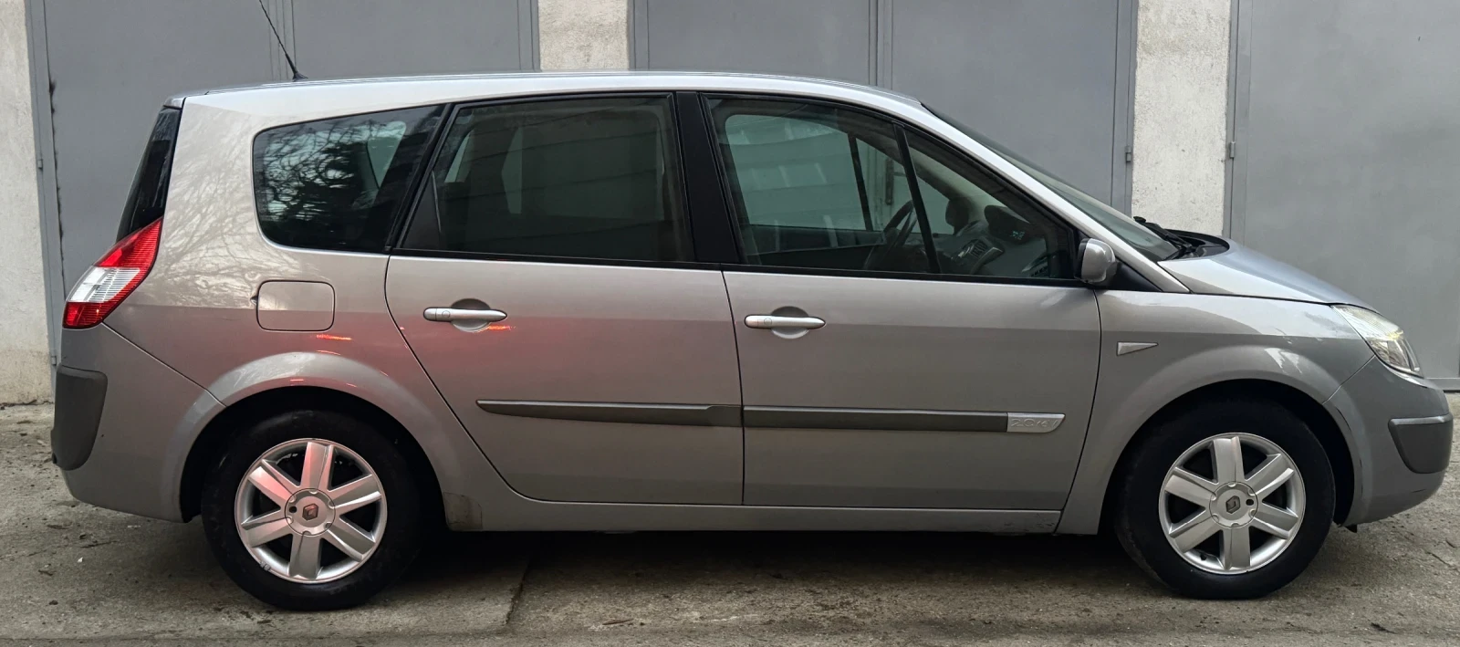 Renault Grand scenic 2.0i Aвтоматик 7 места Топ Състояние - изображение 7