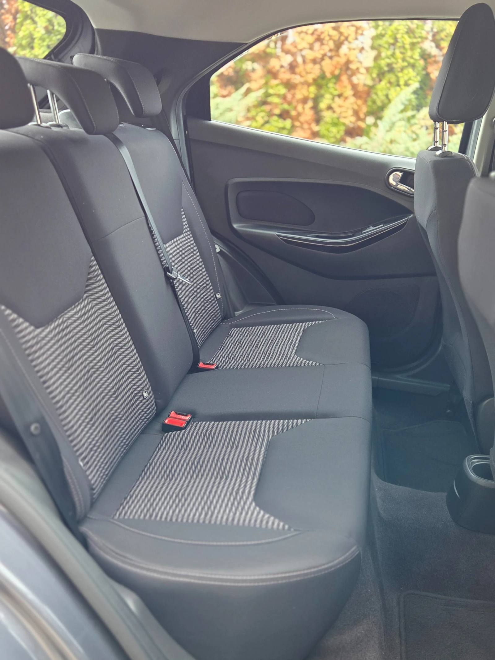 Ford Ka + ULTIMATE* 1.2i CARPLAY*  - изображение 9