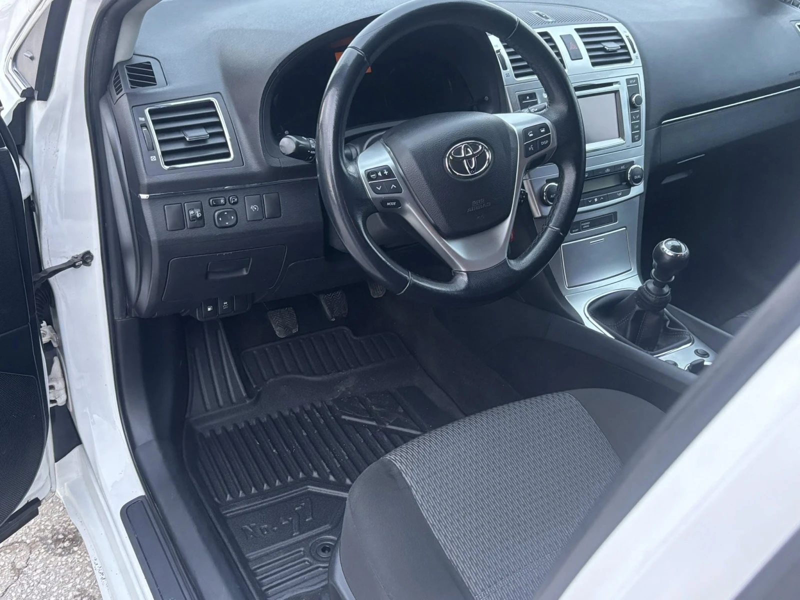 Toyota Avensis 1.8i EURO5 - изображение 10