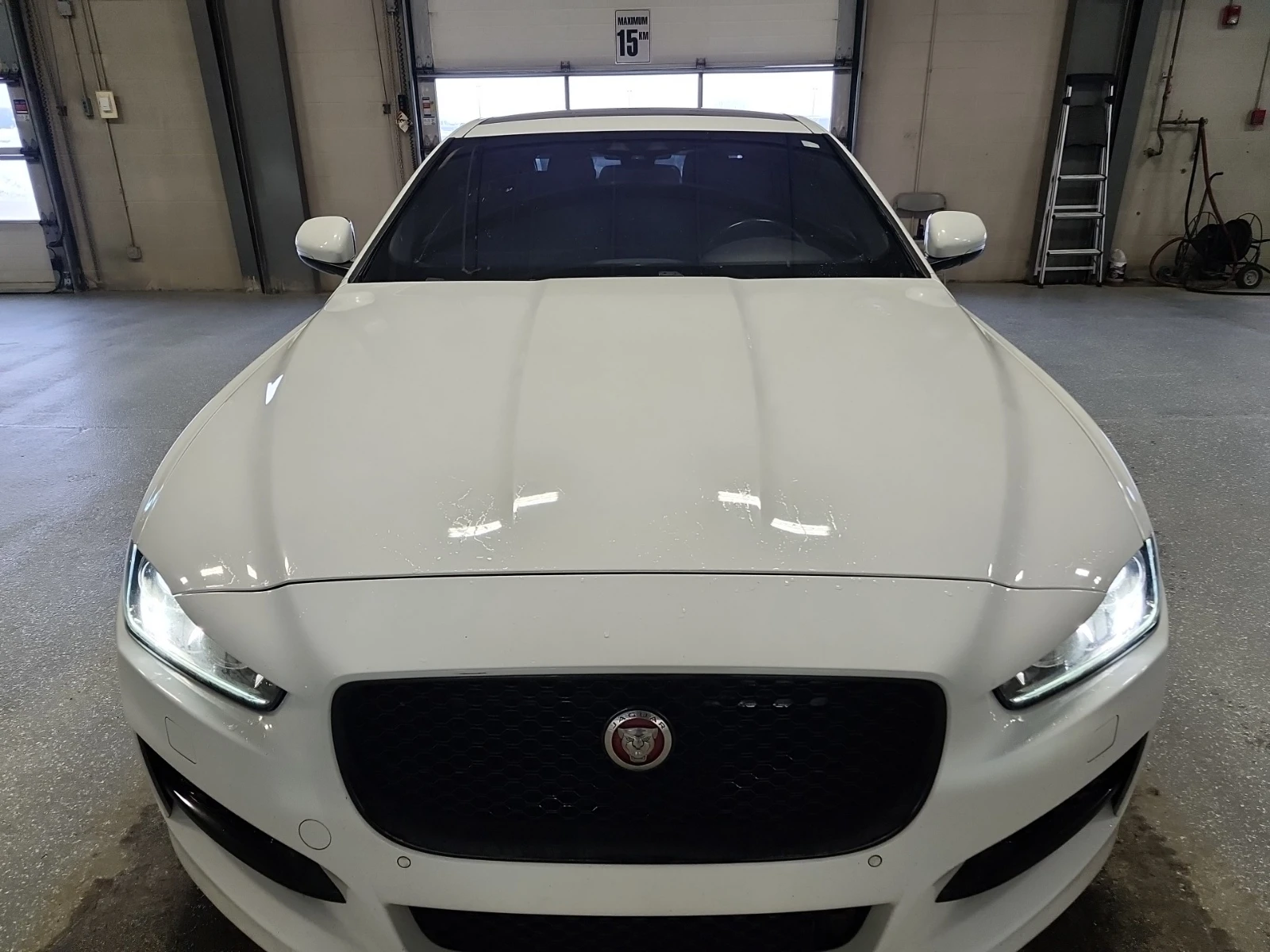Jaguar XE 2.0 R-SPORT - изображение 5