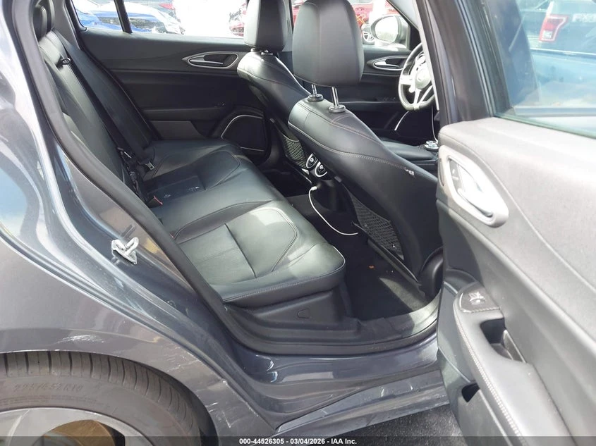 Alfa Romeo Giulia 2.0l Awd, снимка 8 - Автомобили и джипове - 54116307