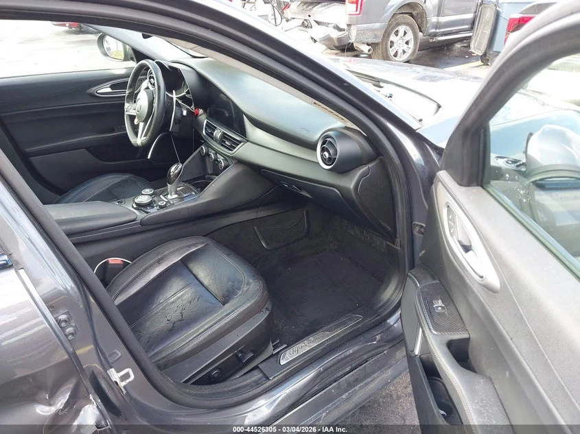 Alfa Romeo Giulia 2.0l Awd, снимка 5 - Автомобили и джипове - 54116307