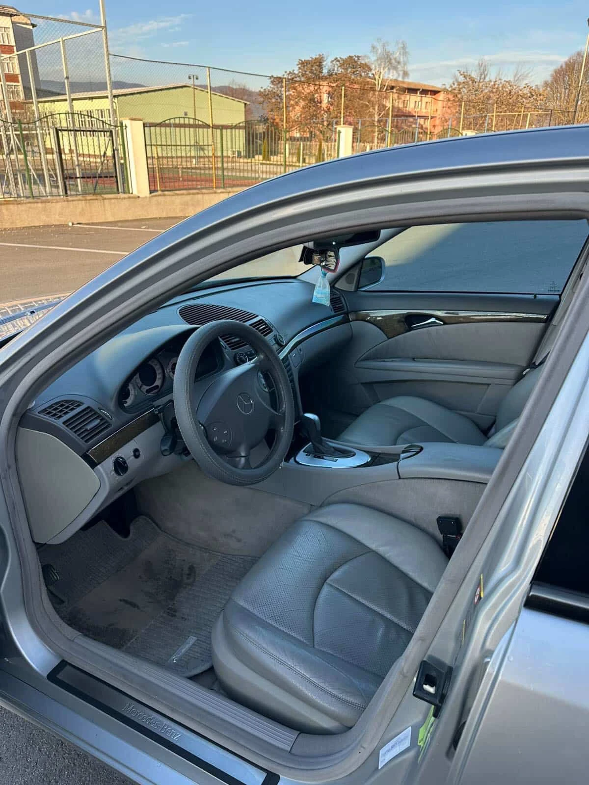 Mercedes-Benz E 320, снимка 7 - Автомобили и джипове - 54346600