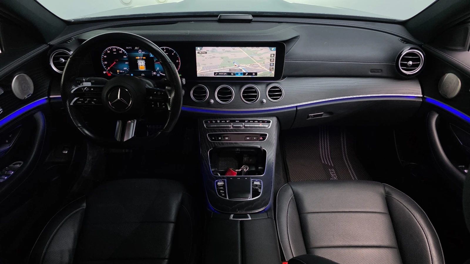 Mercedes-Benz E 220 AMG line/Head up/360 Cam/Подгрев/БЪРМАСТЕР/360/, снимка 5 - Автомобили и джипове - 55445212