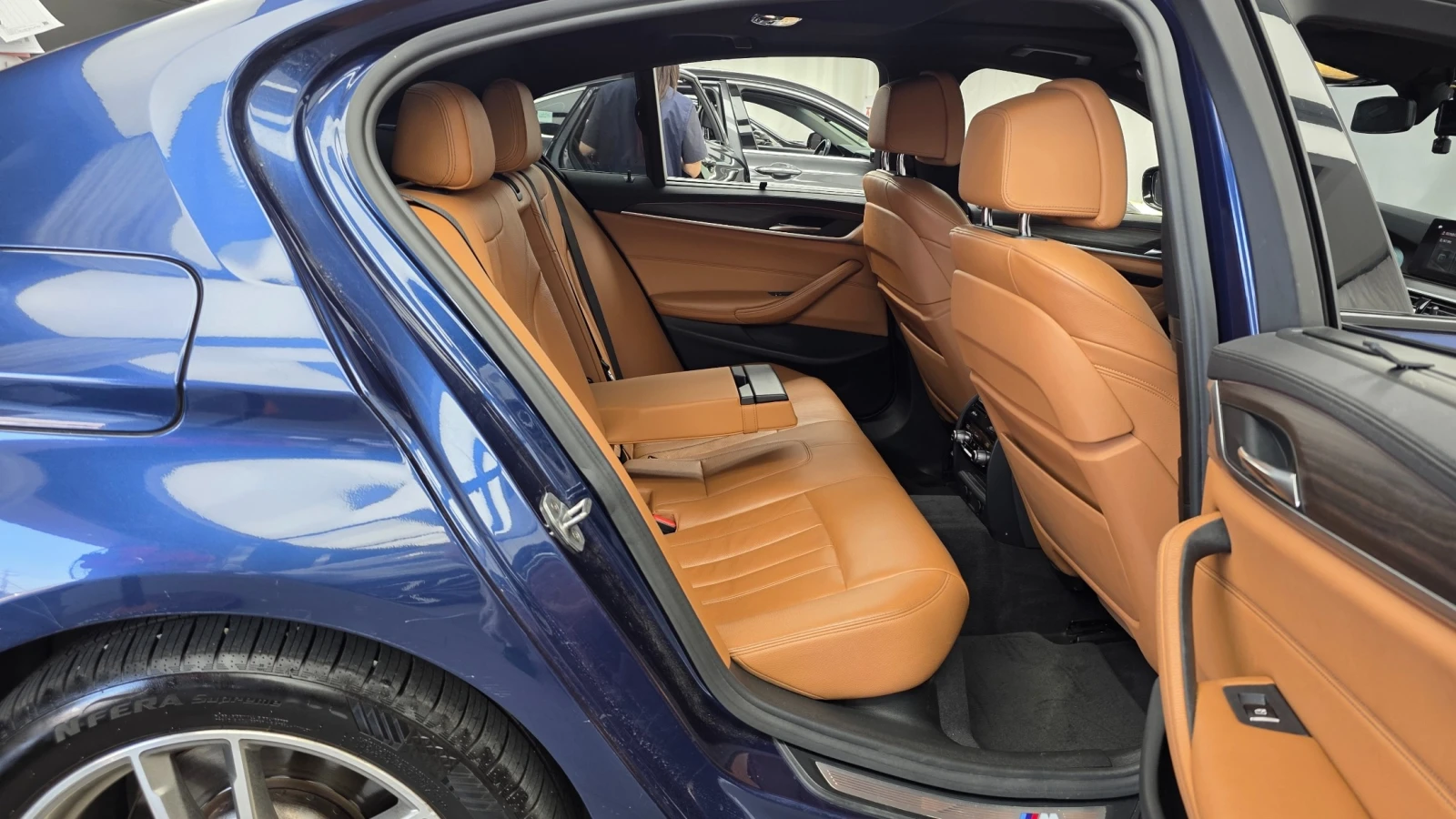 BMW 530 530i M Sport Plus | 360  Камера | HUD | Панорама, снимка 12 - Автомобили и джипове - 55629407