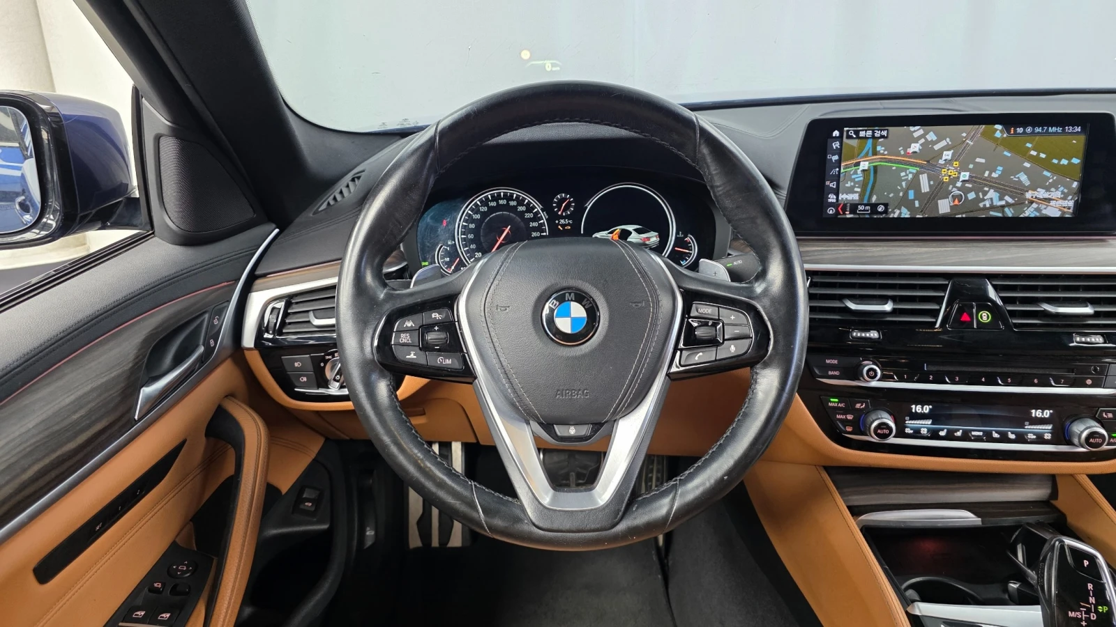 BMW 530 530i M Sport Plus | 360  Камера | HUD | Панорама, снимка 13 - Автомобили и джипове - 55629407