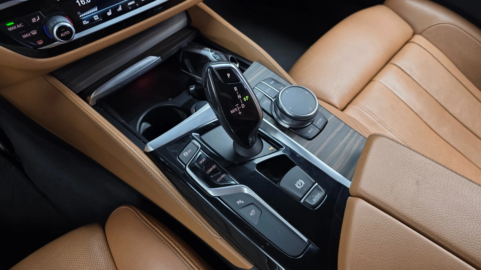 BMW 530 530i M Sport Plus | 360  Камера | HUD | Панорама, снимка 9 - Автомобили и джипове - 55629407