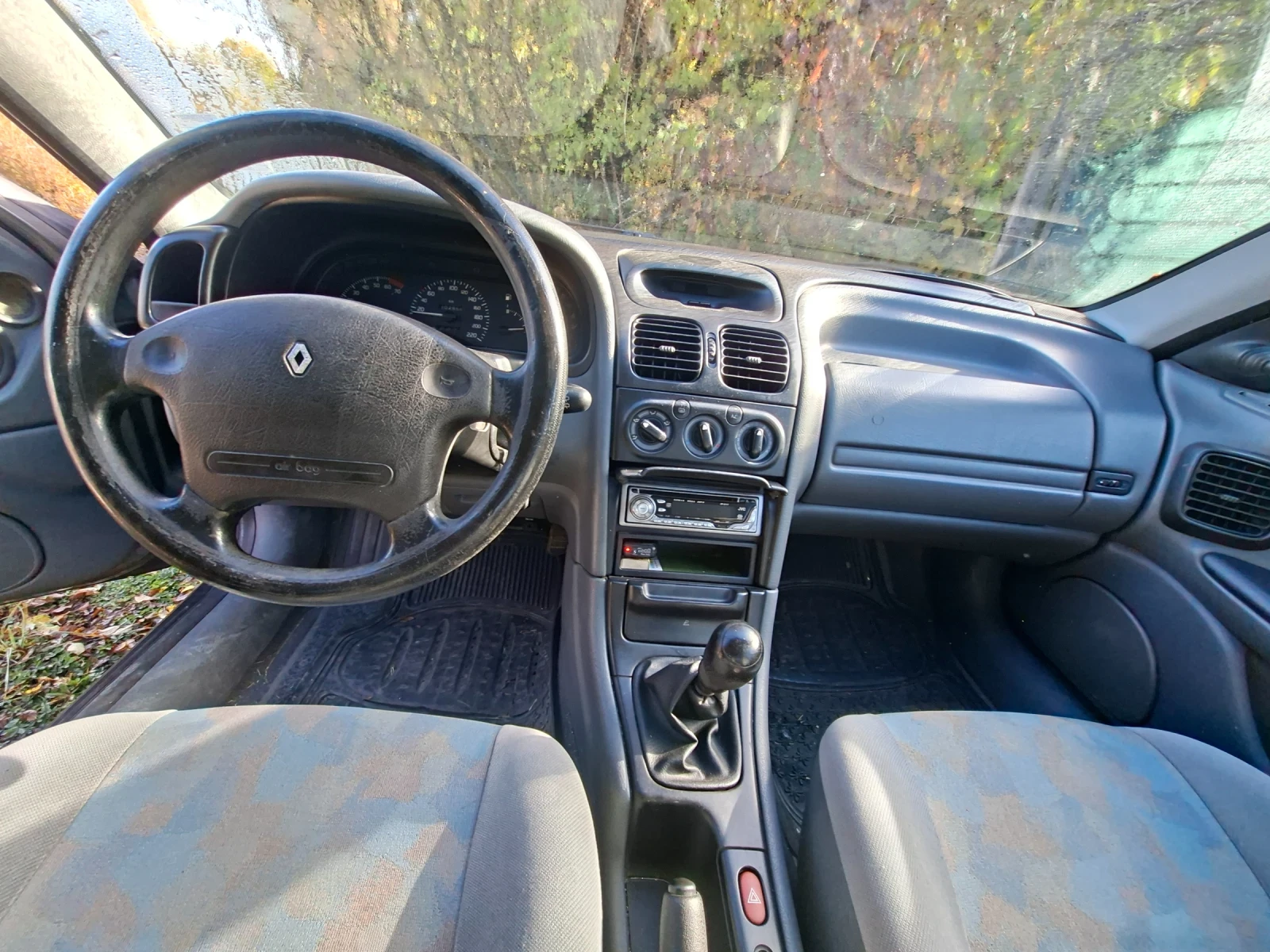 Renault Laguna, снимка 6 - Автомобили и джипове - 56595577