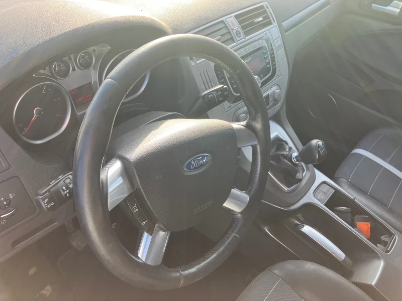 Ford Kuga 2.0 CDTI, снимка 13 - Автомобили и джипове - 47240588