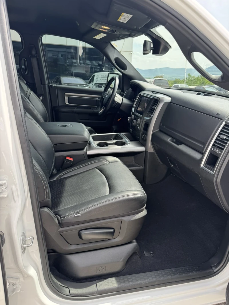 Dodge RAM 1500 1500 5.7HEMI 4x4, снимка 11 - Автомобили и джипове - 51377499